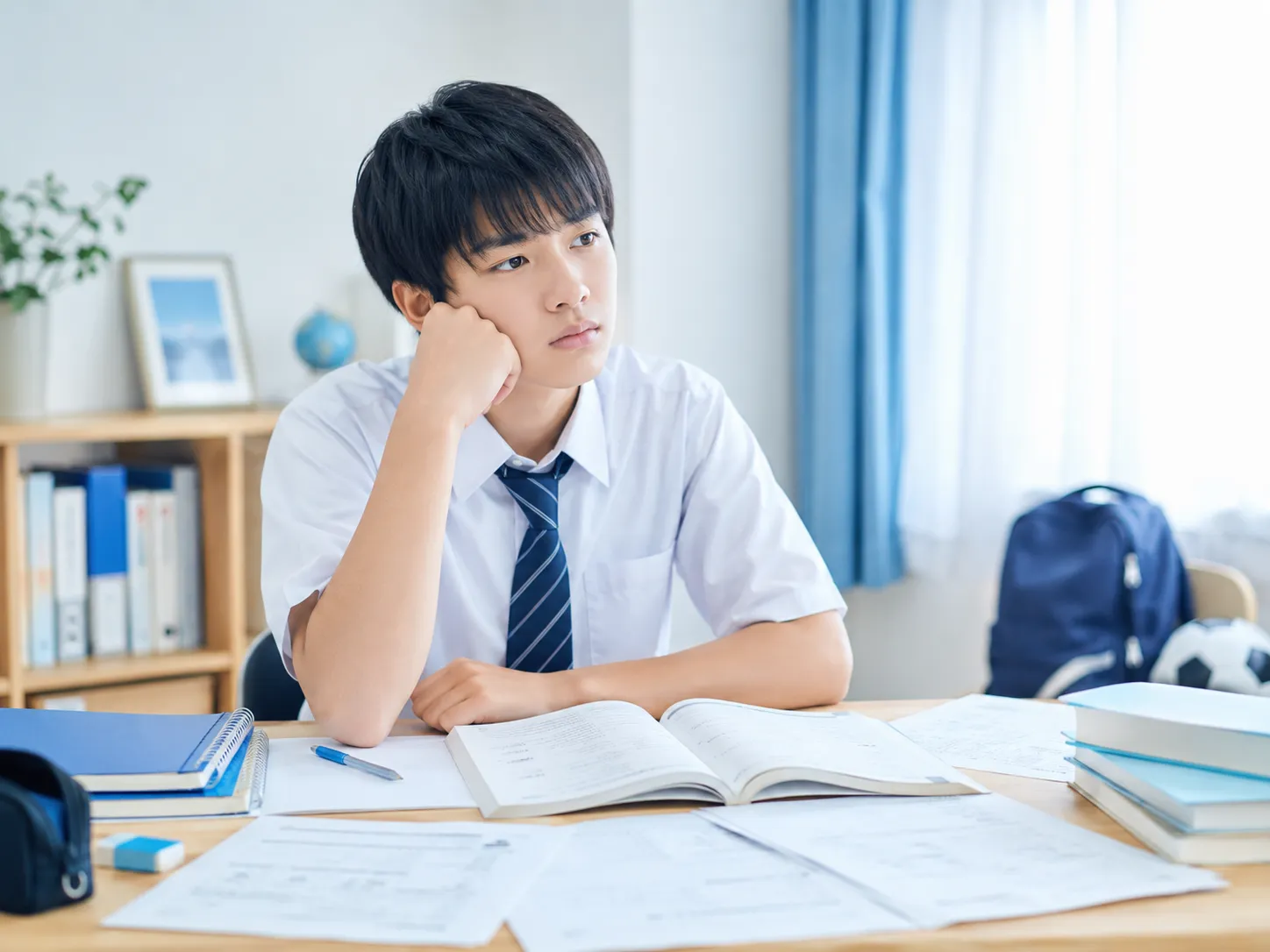 勉強に悩む生徒のイメージ